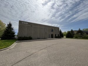 SINGLE TENANT OFFICE WAREHOUSE SPACE - BUILDING EXTERIOR 21025 HERON WAY LAKEVILLE